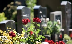 Friedhofslieder und Frauengeschichten am St. Barbara-Friedhof